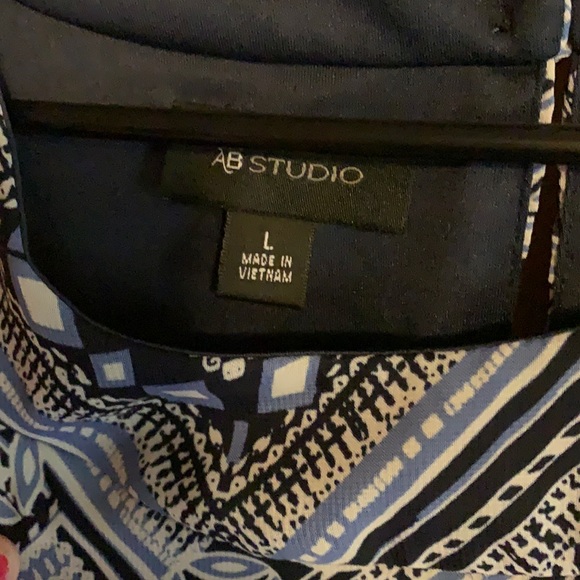 Like new! AB Studio Tank Top - Picture 3 of 10